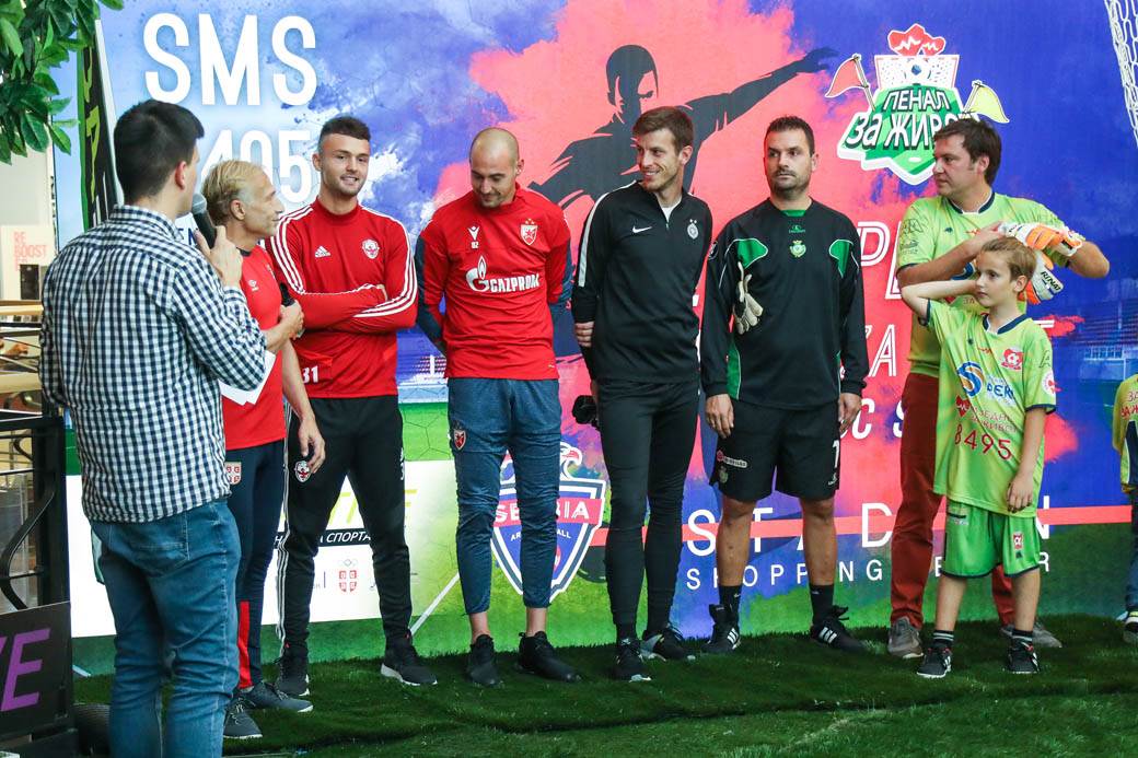 PENAL ZA ŽIVOT: Humanitarno šutiranje penala poznatim golmanima i ličnostima FOTOGRAFIJE