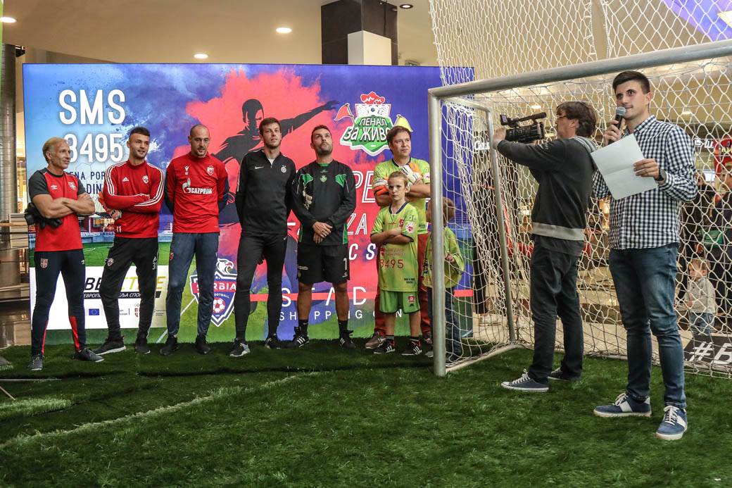 PENAL ZA ŽIVOT: Humanitarno šutiranje penala poznatim golmanima i ličnostima FOTOGRAFIJE