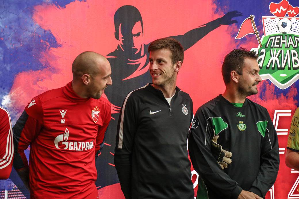 PENAL ZA ŽIVOT: Humanitarno šutiranje penala poznatim golmanima i ličnostima FOTOGRAFIJE