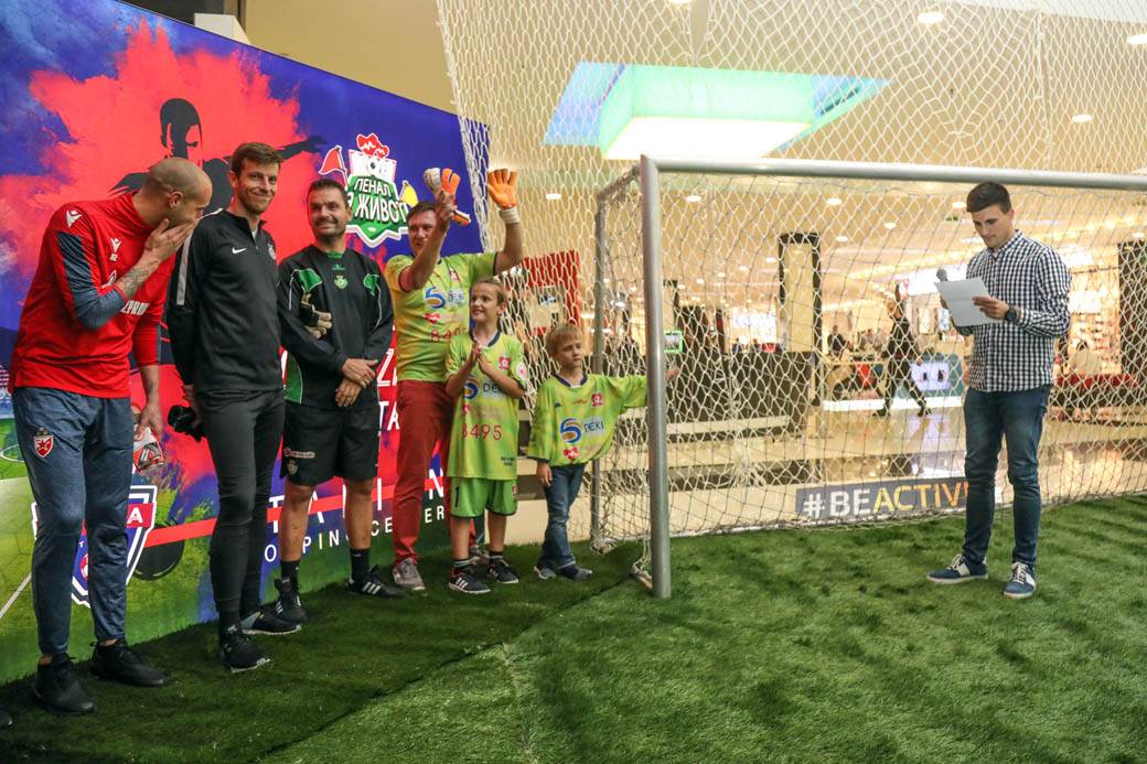 PENAL ZA ŽIVOT: Humanitarno šutiranje penala poznatim golmanima i ličnostima FOTOGRAFIJE