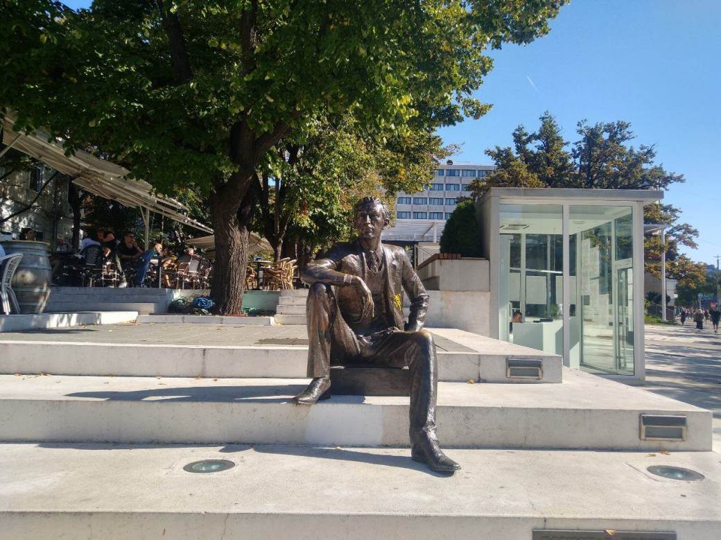 Beograd - Išaran spomenik Pekiću - Vesić - Đilas