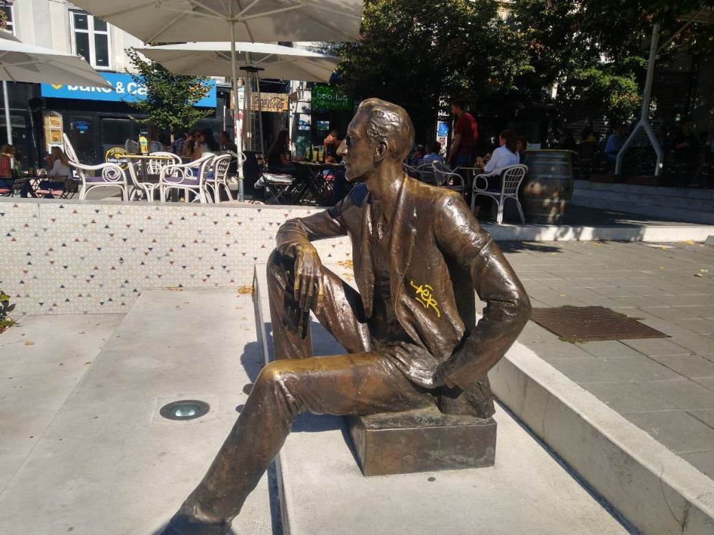 Beograd - Išaran spomenik Pekiću - Vesić - Đilas