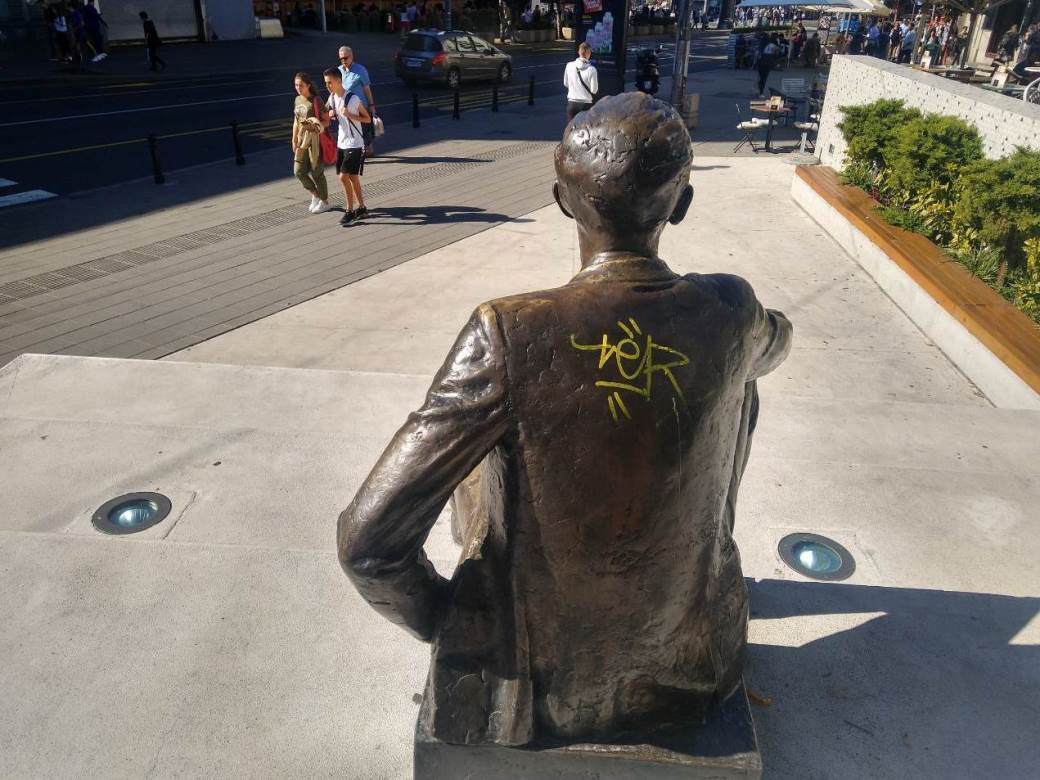 Beograd - Išaran spomenik Pekiću - Vesić - Đilas