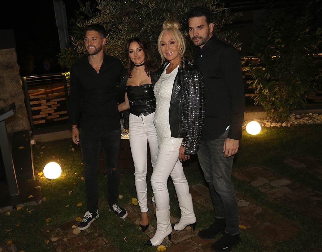 Aleksandra Prijović u kožnom korsetu i uskim pantalonama na otvaranju restorana FOTOGRAFIJE