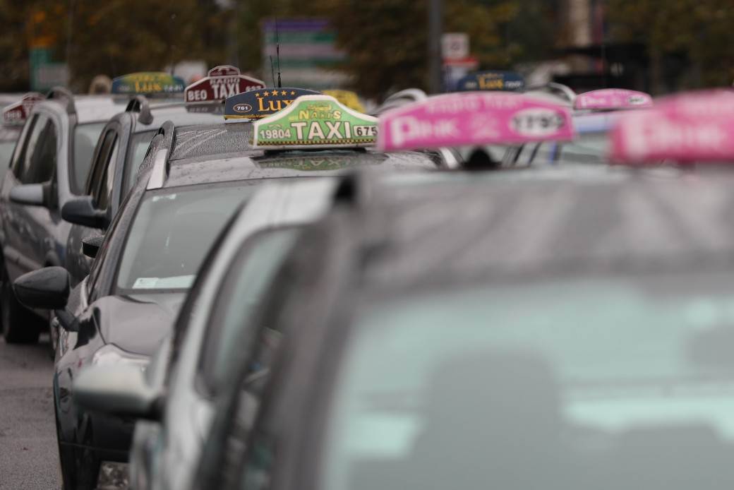 Beograd - Protest taksista od 13 do 15h