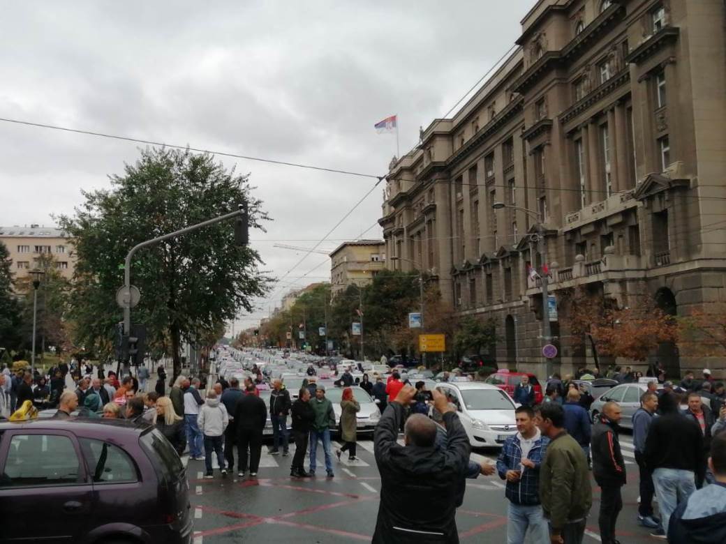 Beograd - Protest taksista od 13 do 15h