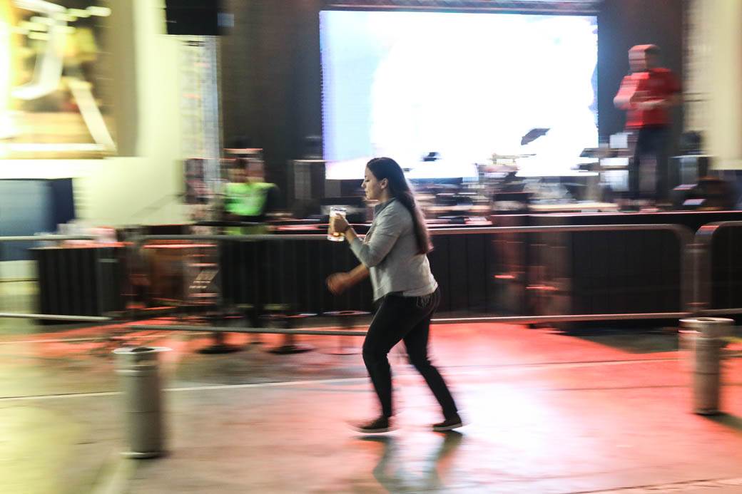 Oktobarfest Beograd: Takmičenje u brzom ispijanju piva FOTOGRAFIJE