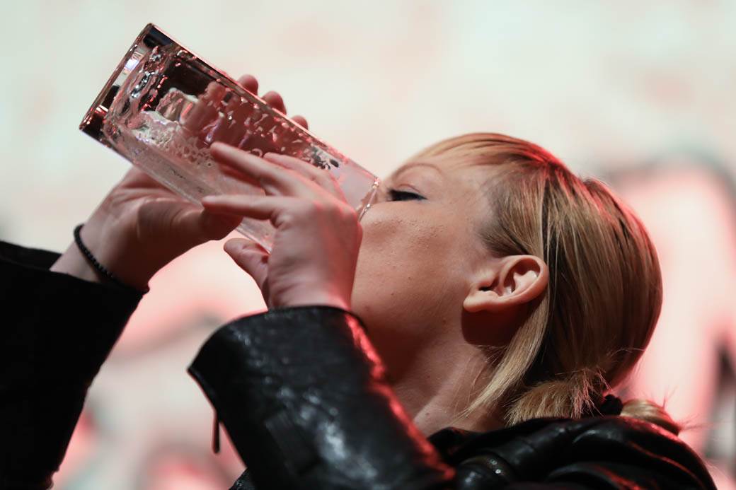 Oktobarfest Beograd: Takmičenje u brzom ispijanju piva FOTOGRAFIJE