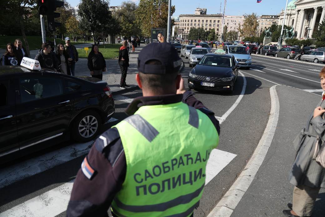 Taksisti nastavljaju protest, blokiran centar grada