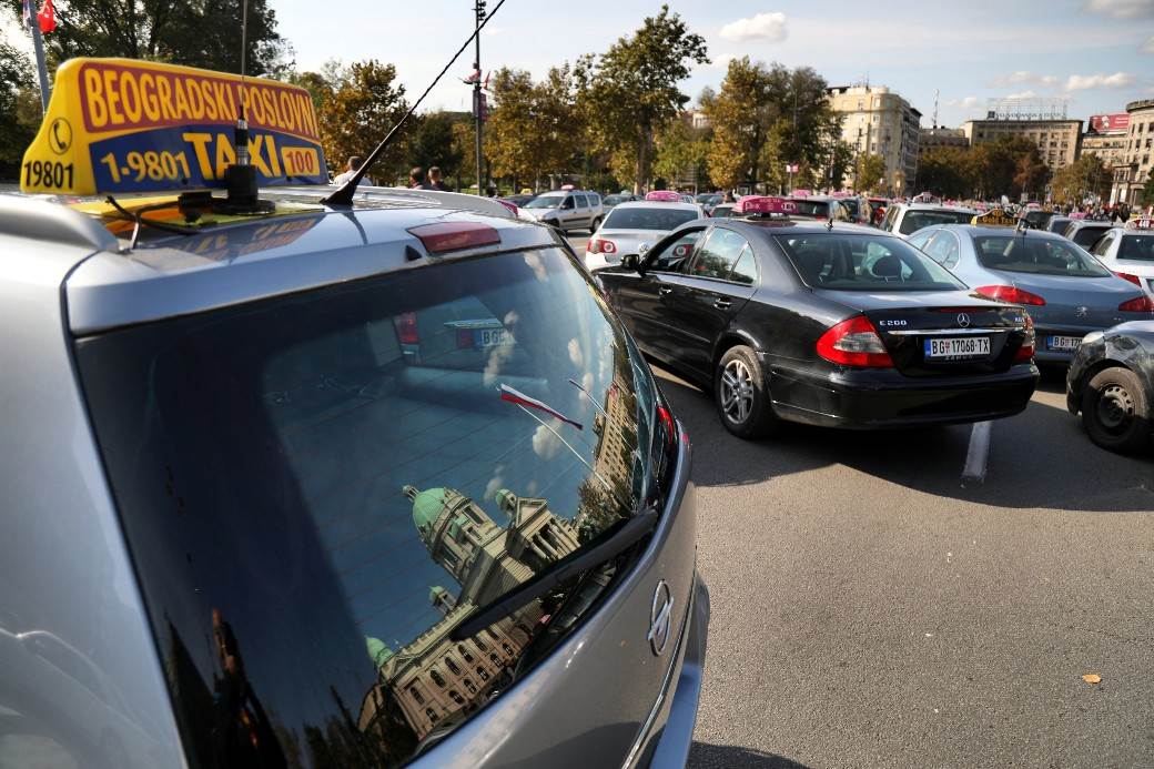 Taksisti nastavljaju protest, blokiran centar grada