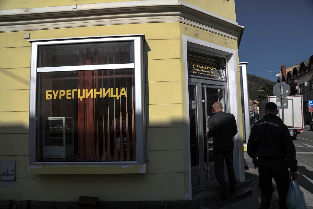 Mondo na Kosovu, reportaža iz Kosovske Mitrovice, 2019: Bez pičvajza i Rajko Delibašić