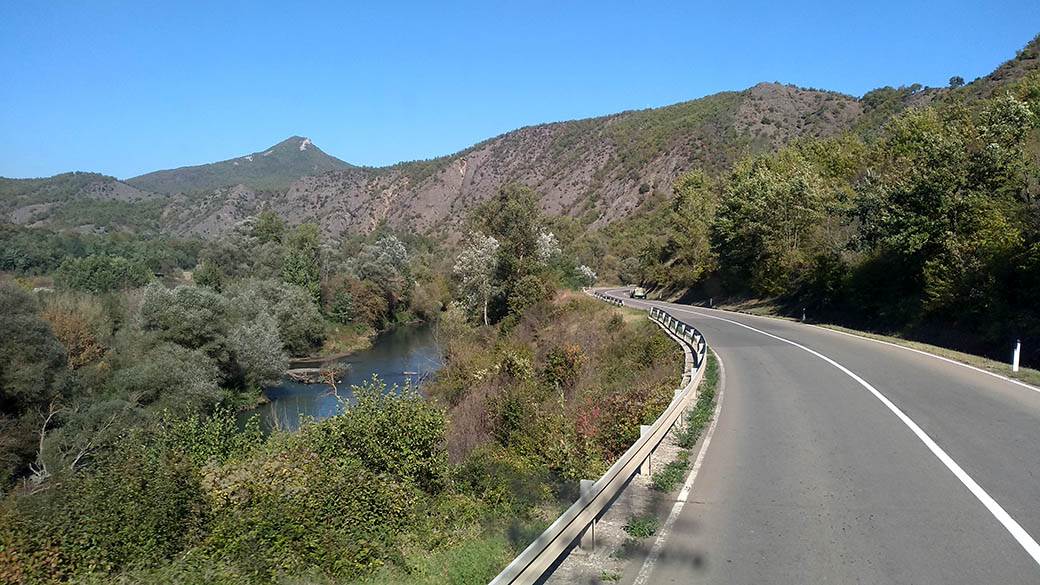 Mondo na Kosovu, reportaža iz Kosovske Mitrovice, 2019: Bez pičvajza i Rajko Delibašić