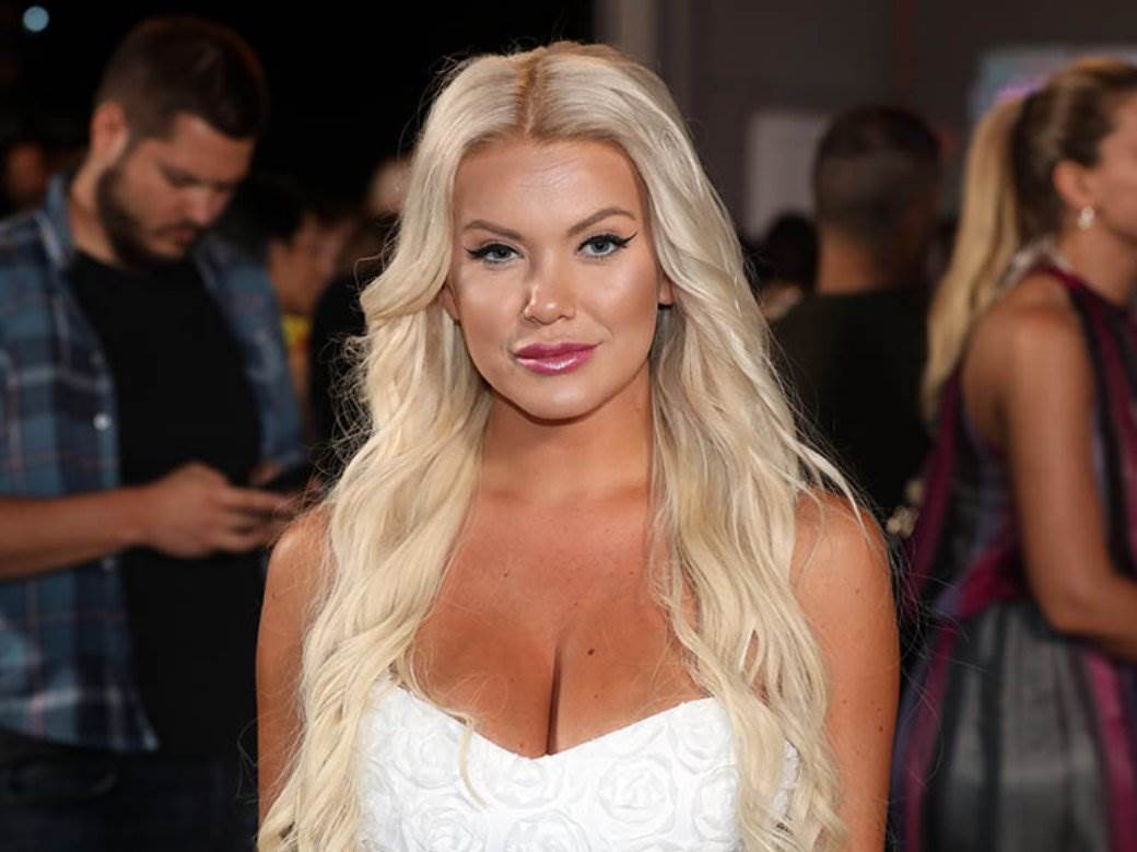 Sanja Stanković radi trbušnjake