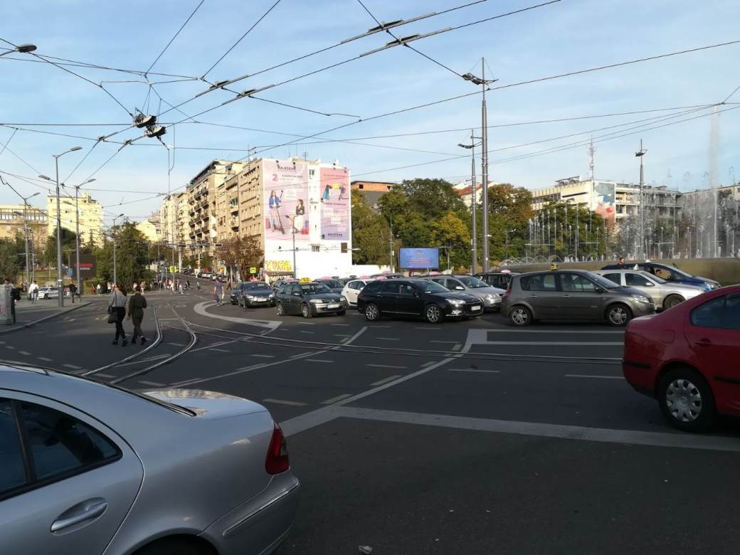 Protest taksista - danas idu u šest kolona do Vlade