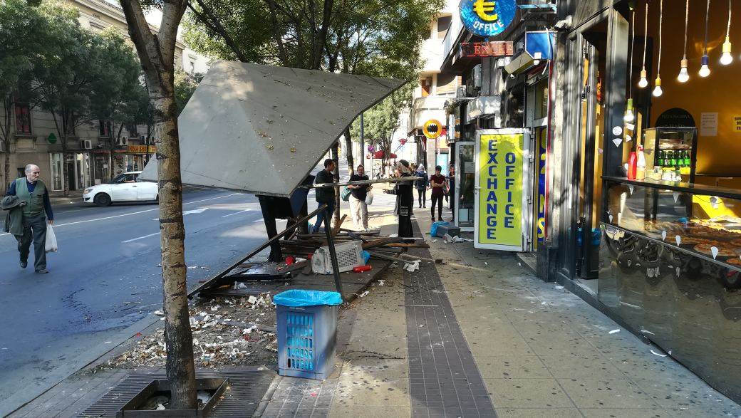 Automobilom uleteo u piceriju Mašinac kod Doma omladine