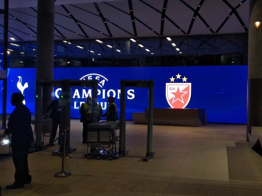 MONDO na stadionu Totenhema (VIDEO, FOTO)