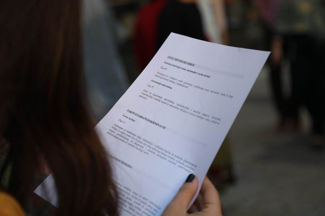 Studenti protestuju ispred Filozofskog fakulteta (VIDEO , FOTO)