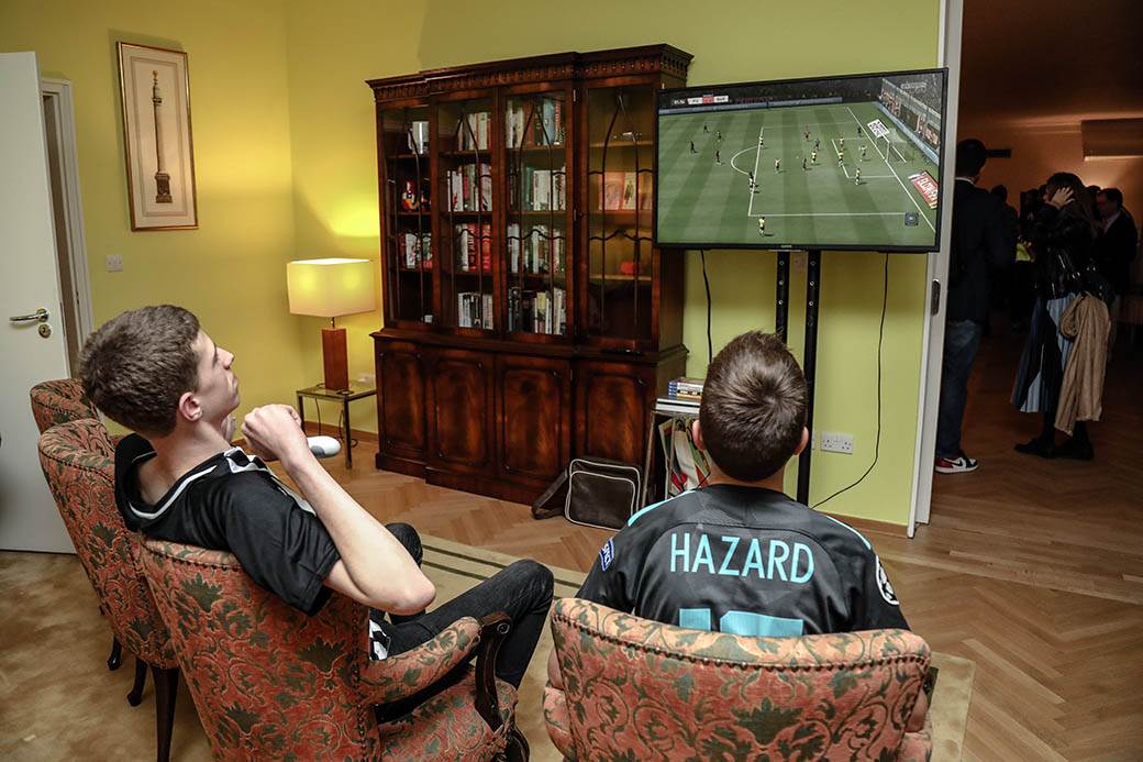 U slavu ostrvskog i srpskog fudbala - Legende srpskog fubala u Britanskoj ambasadi