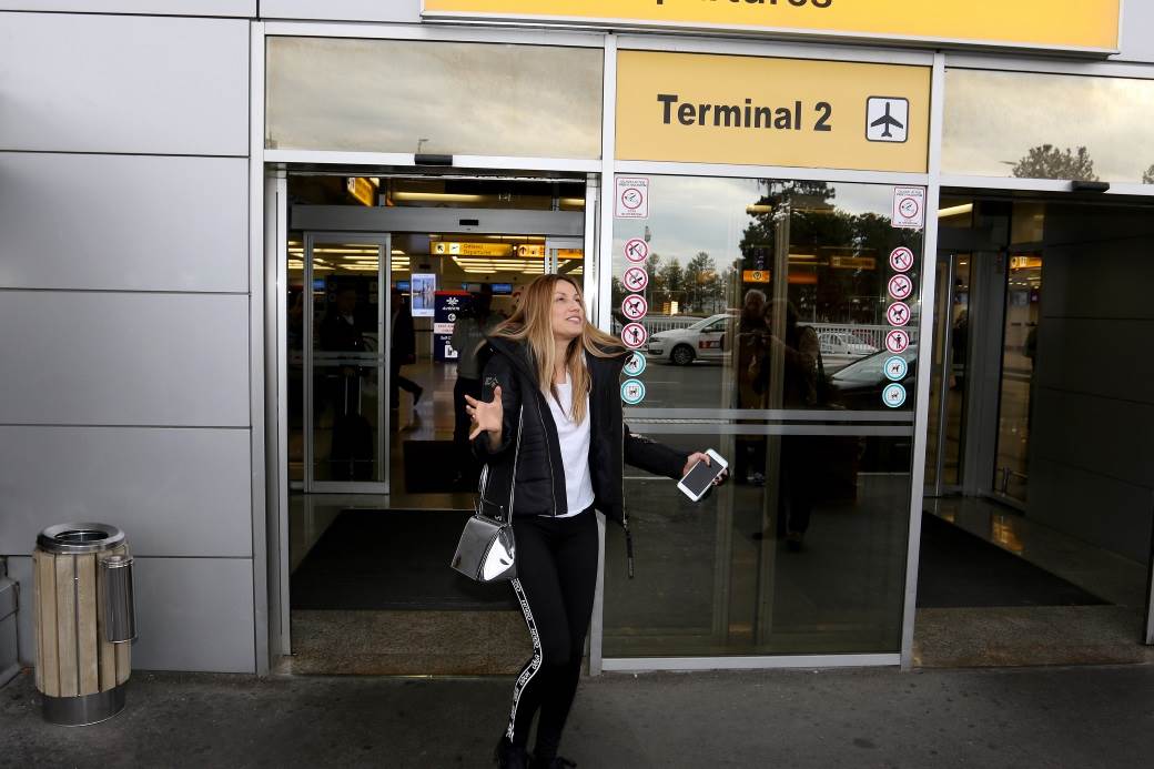 Rada Manojlović stigla u Beograd deportovana iz Švajcarske