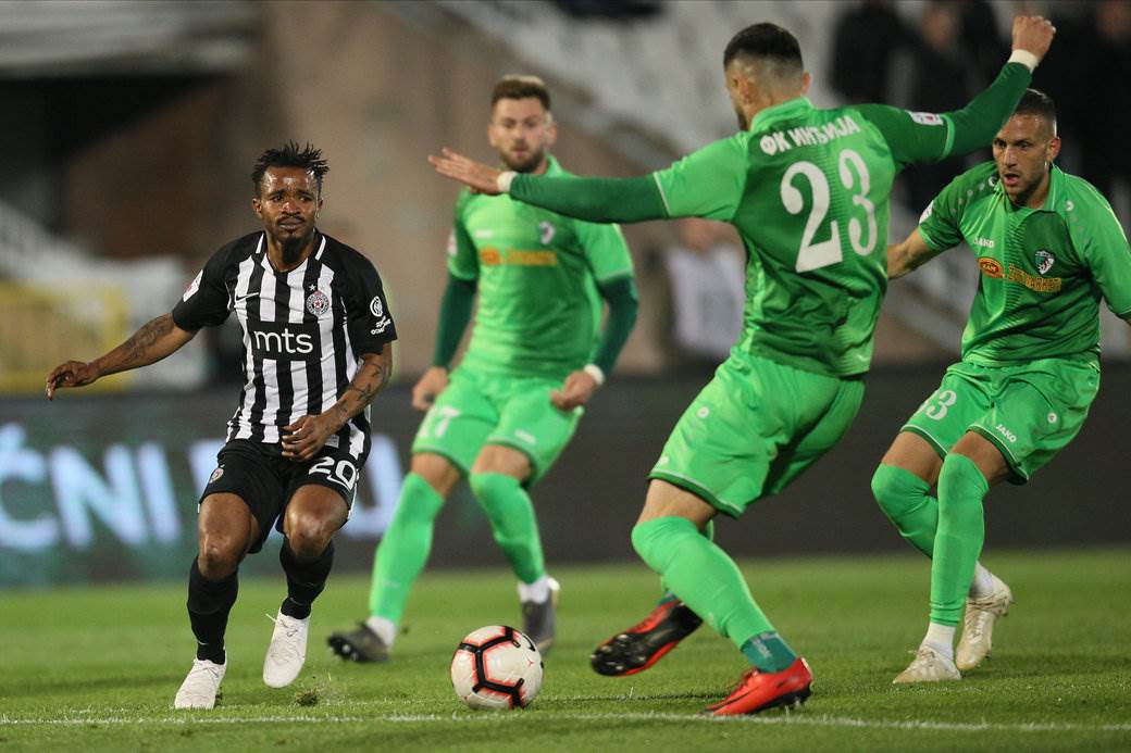 Da li se gasi FK Inđija?