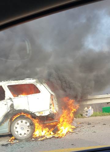 Pančevo: Gori automobil na putu