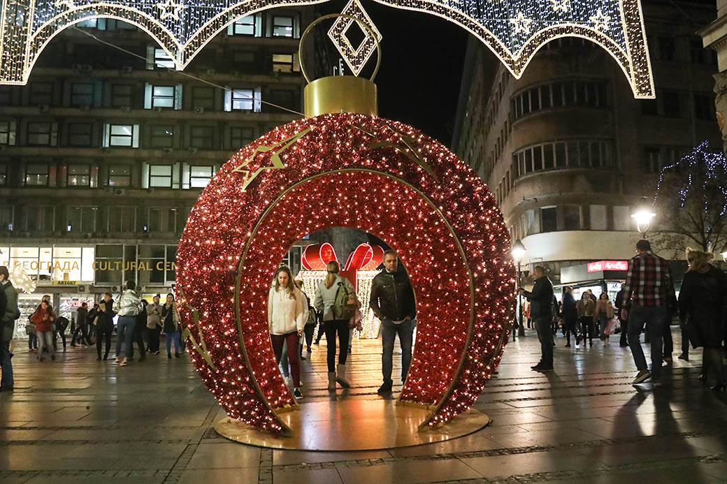 Novogodišnja rasveta uključena u Beogradu