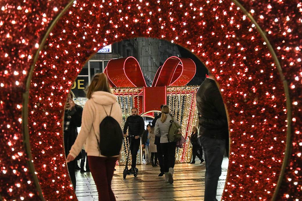 Novogodišnja rasveta uključena u Beogradu