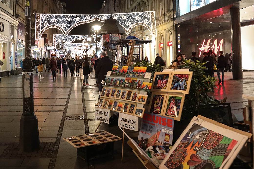 Novogodišnja rasveta uključena u Beogradu