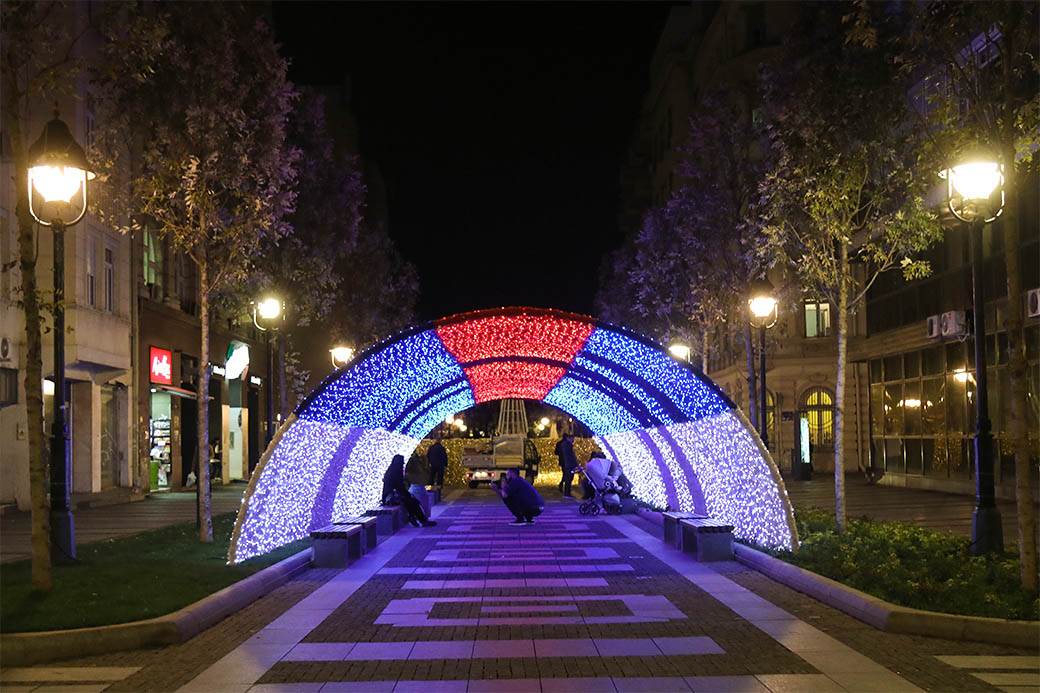 Novogodišnja rasveta uključena u Beogradu