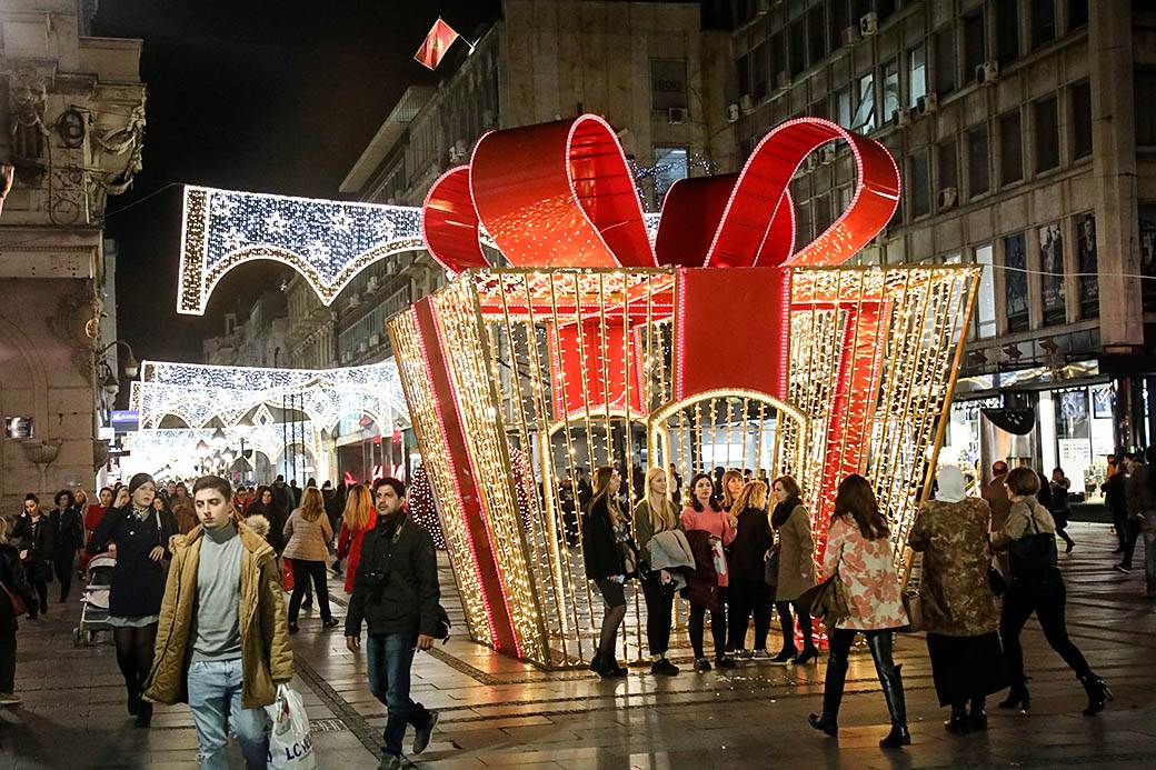 Novogodišnja rasveta uključena u Beogradu