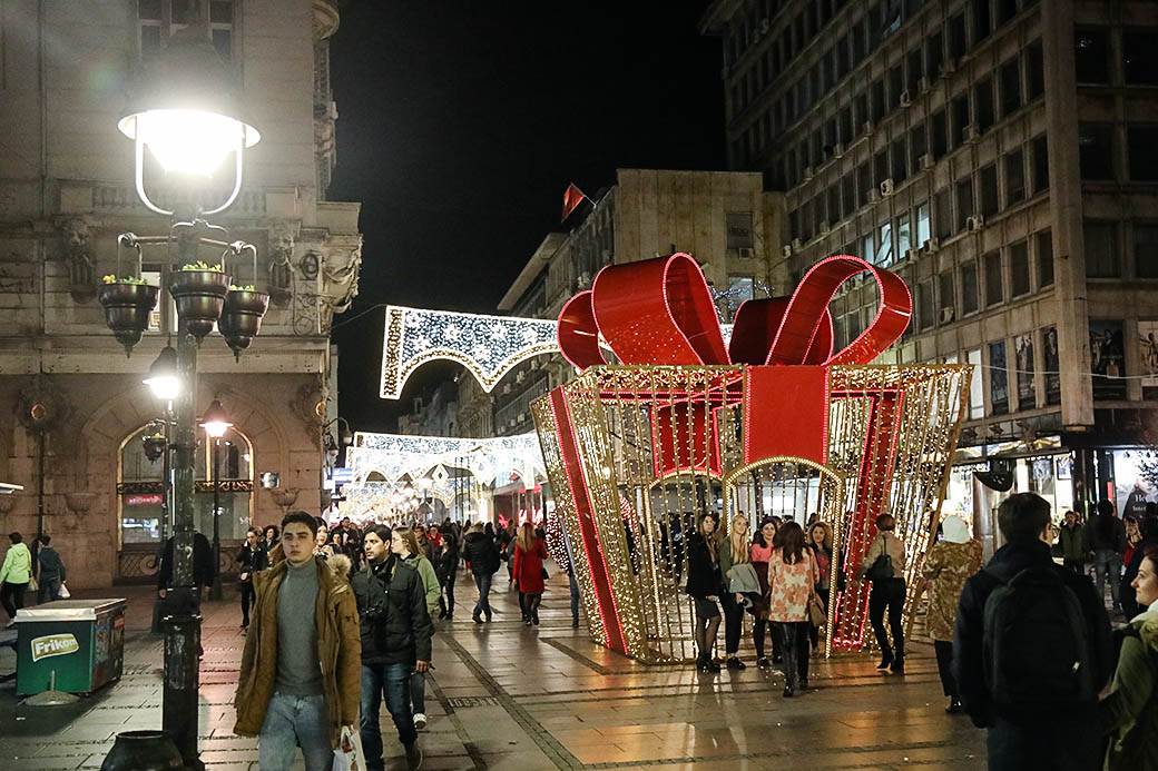Novogodišnja rasveta uključena u Beogradu