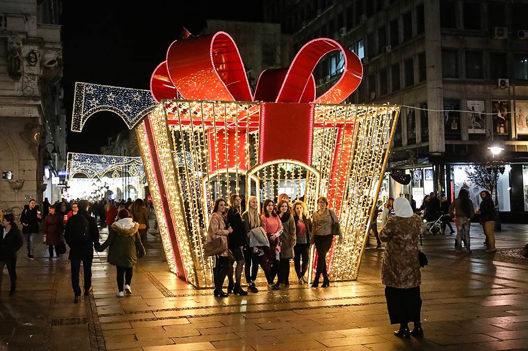 Novogodišnja rasveta uključena u Beogradu