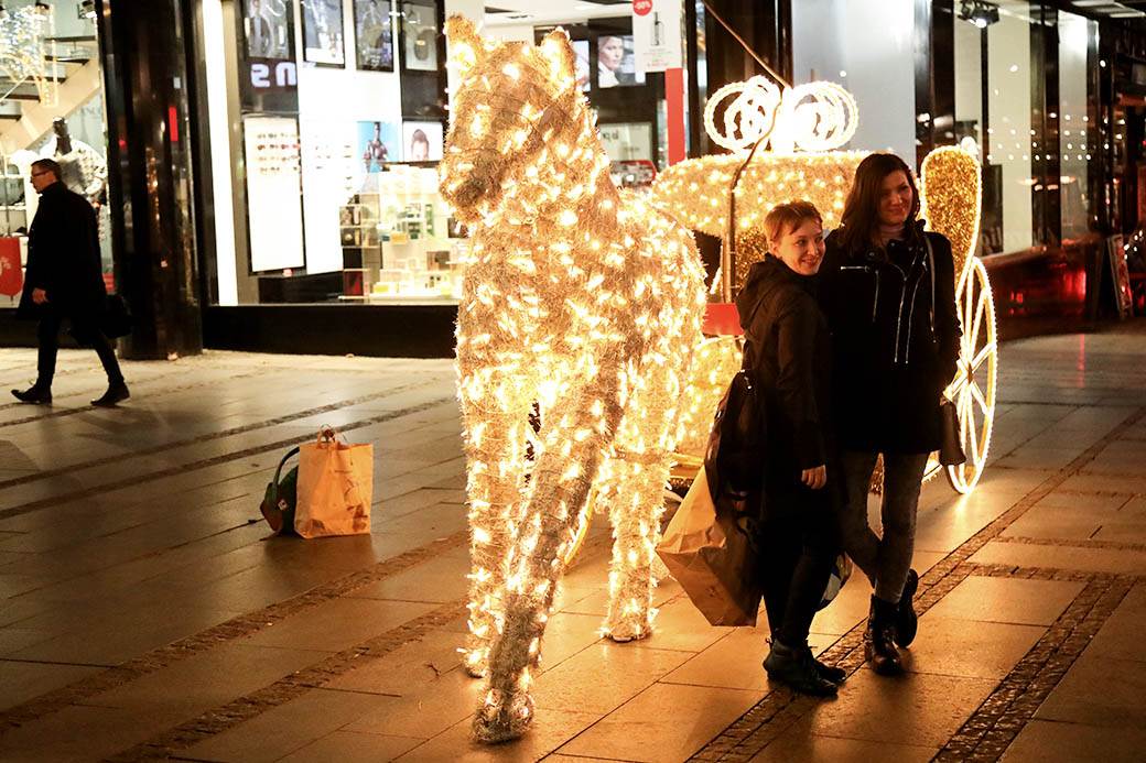 Novogodišnja rasveta uključena u Beogradu