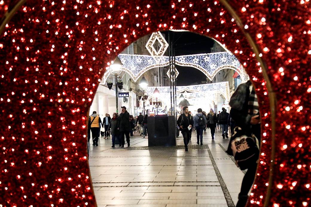 Novogodišnja rasveta uključena u Beogradu