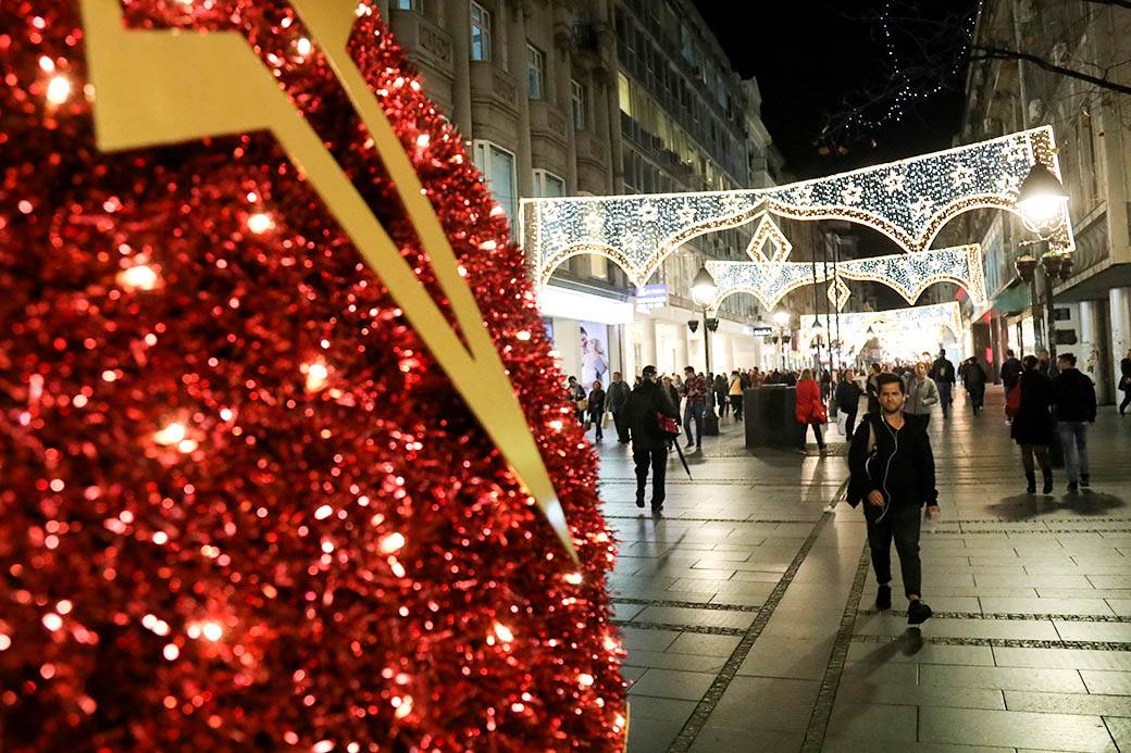 Novogodišnja rasveta uključena u Beogradu