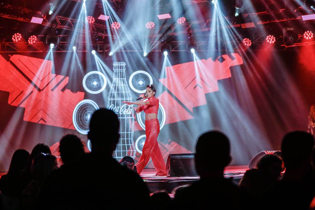 Sara Jo tverkuje na bini: Discovered by Coke FINALE! FOTOGRAFIJE