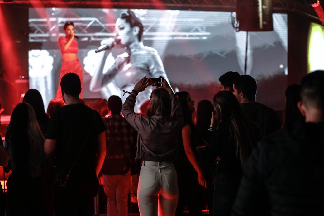 Sara Jo tverkuje na bini: Discovered by Coke FINALE! FOTOGRAFIJE