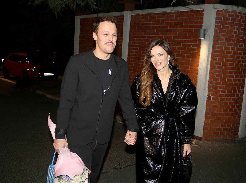 Poznate kuguarke Javne ličnosti u braku sa mlađim muškarcima 