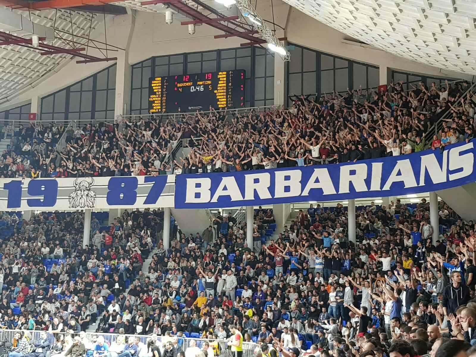 Navijači Varvari napali košarkaše Budućnosti