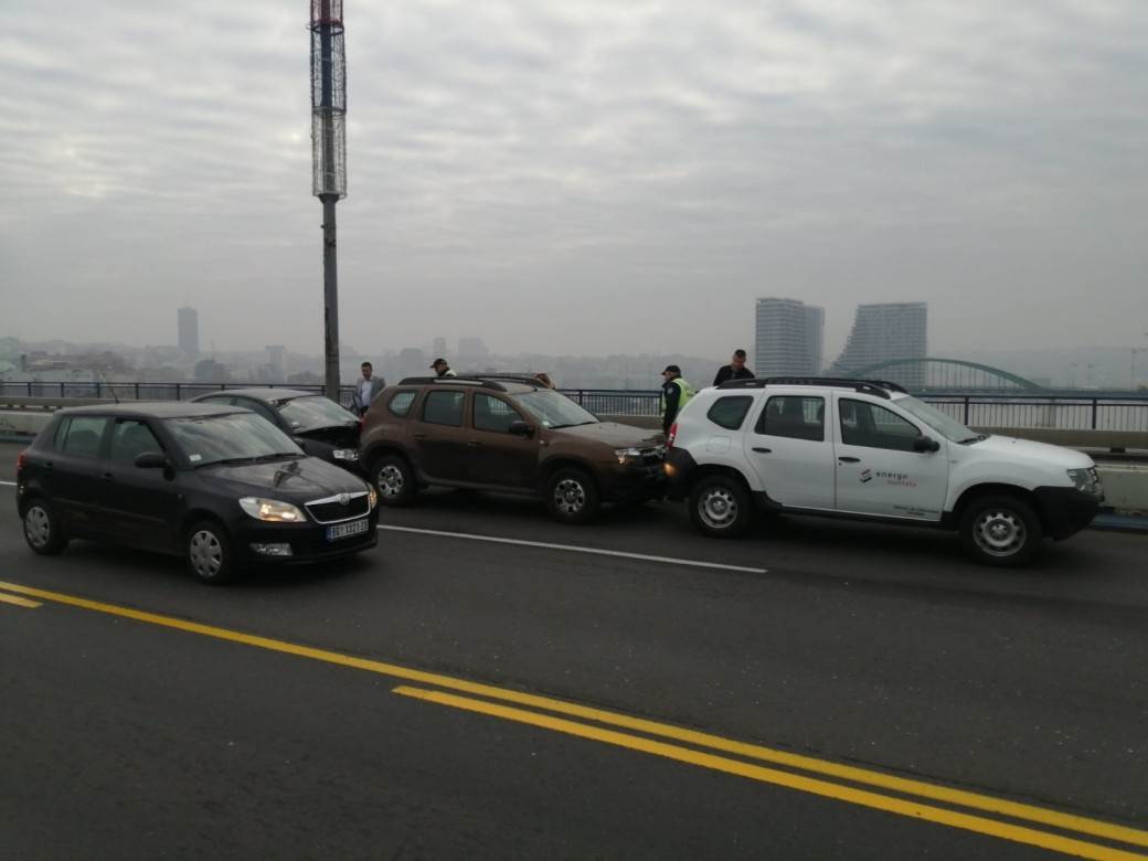 Lančani sudar na Brankovom mostu