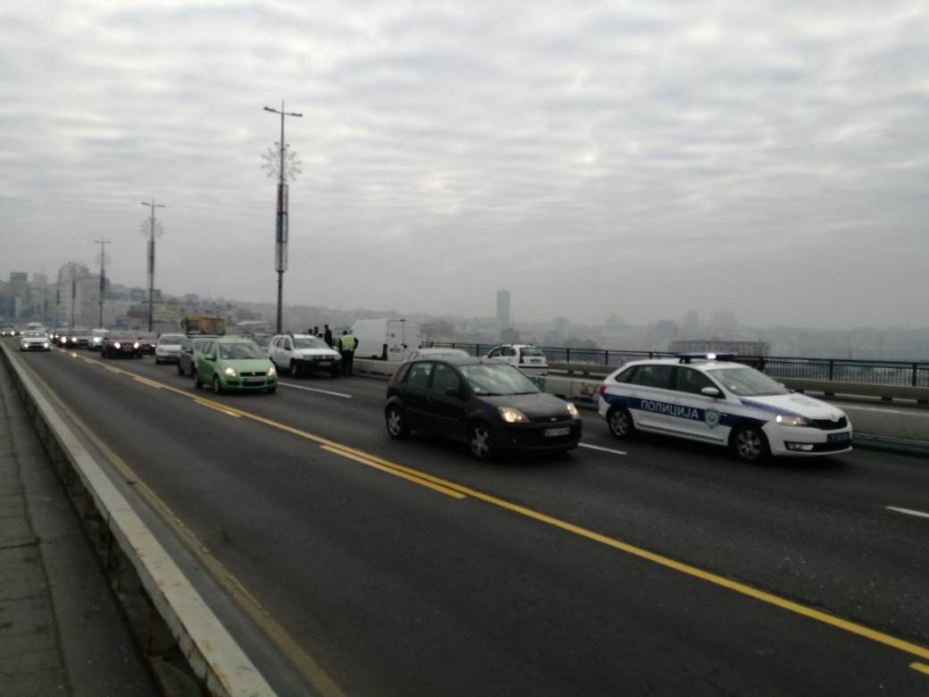 Lančani sudar na Brankovom mostu
