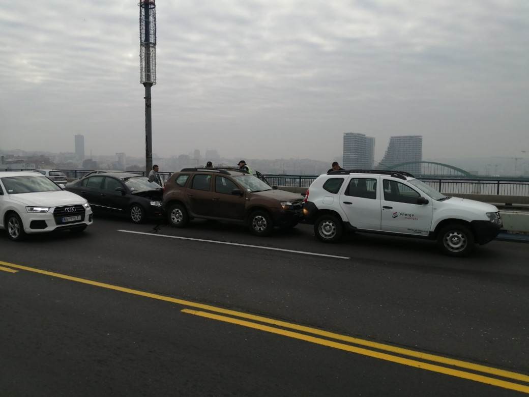 Lančani sudar na Brankovom mostu