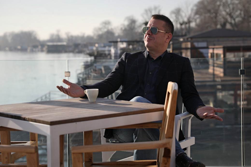 Vlado Georgiev o Zemlji kao ravnoj ploči