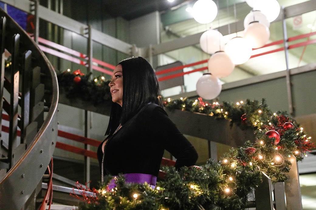 Neda Ukraden novi imidž, izgleda NEPREPOZNATLJIVO! Pevačica izgleda kao devojka FOTOGRAFIJE