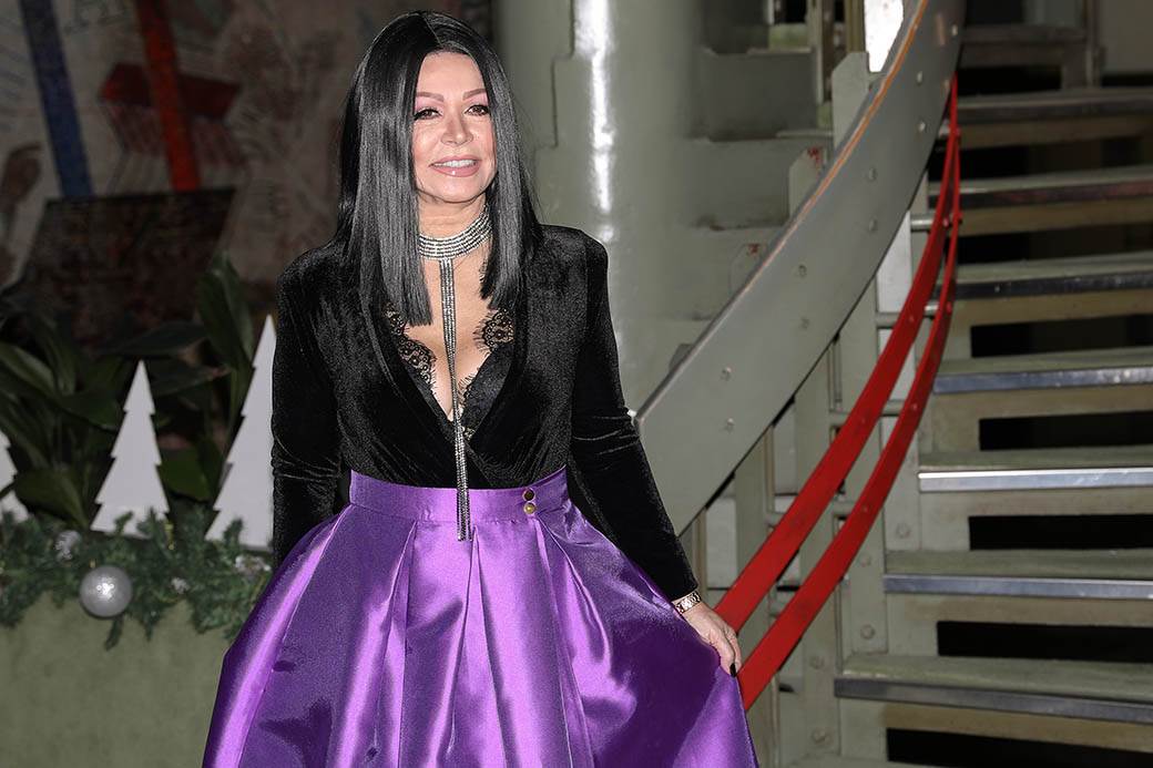 Neda Ukraden novi imidž, izgleda NEPREPOZNATLJIVO! Pevačica izgleda kao devojka FOTOGRAFIJE