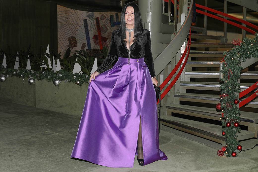 Neda Ukraden novi imidž, izgleda NEPREPOZNATLJIVO! Pevačica izgleda kao devojka FOTOGRAFIJE