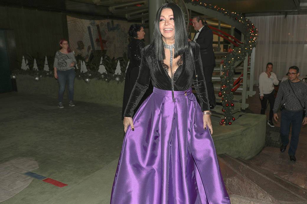 Neda Ukraden novi imidž, izgleda NEPREPOZNATLJIVO! Pevačica izgleda kao devojka FOTOGRAFIJE