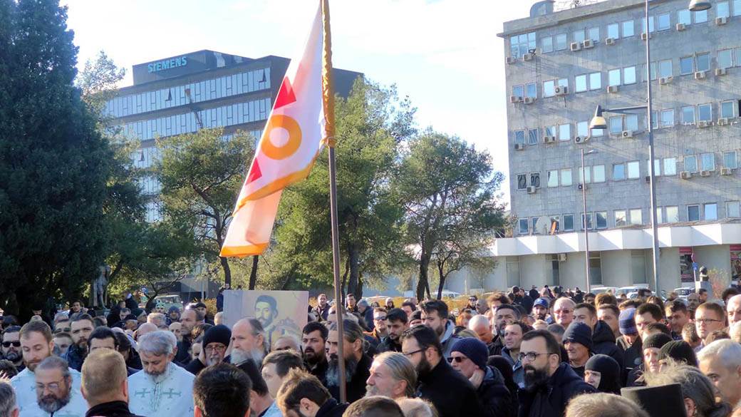 Zakon o slobodi veroispovesti u Crnoj Gori Amfilohije protiv sastanak Amfilohija i premijera 