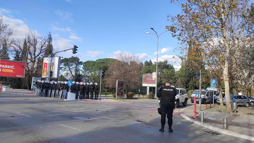 Zakon o slobodi veroispovesti u Crnoj Gori Amfilohije protiv sastanak Amfilohija i premijera 