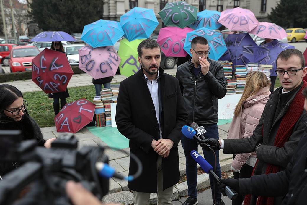 Rijaliti protest ispred Skupštine